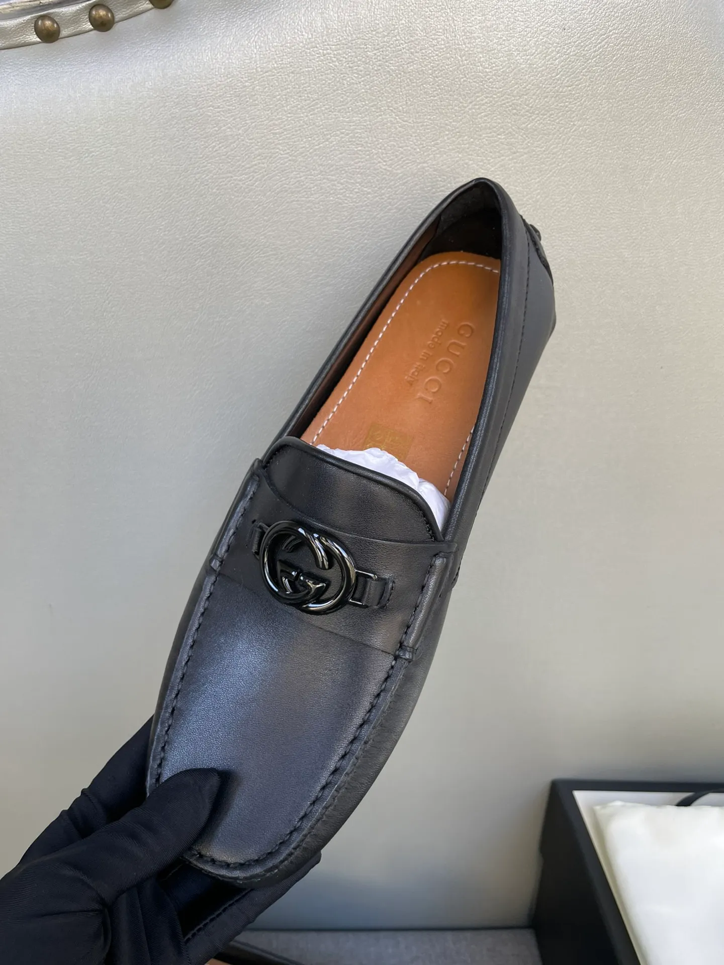 Batch 740💰[strong][strong][strong] Original order quality, new counter styles synchronized, Gucci counter new styles, handmade men's driving shoes, bean shoes, slip-on shoes, lazy shoes, exquisite hand-stitching, workmanship details comparable to the counters, Italian imported cowhide, water-dyed cowhide lining, tree paste leather feet, sweat-absorbent and odor-proof, off-white, black 39-44, large quantity in stock (38, 45 custom-made)